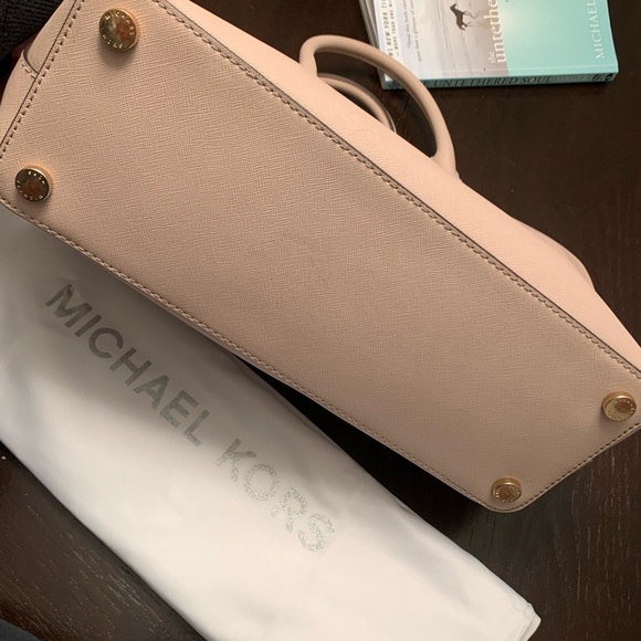 Michael Kors Bag - Picture 7 of 8